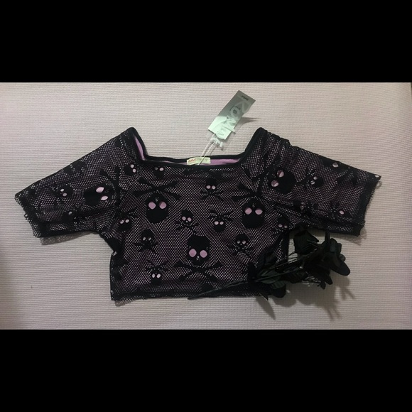 ROMWE Tops - A skull n’ bones fishnet top.